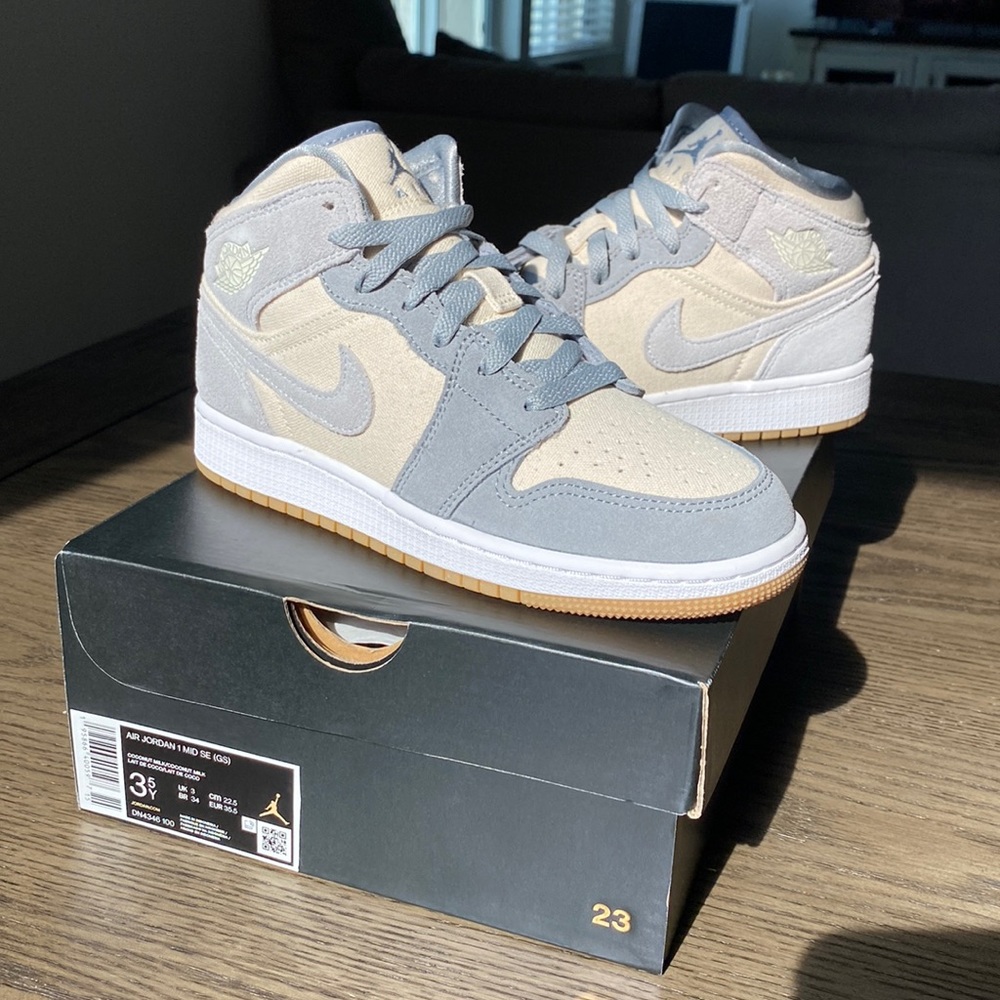 Jordan 1 Mid SE - Coconut Milk Particle Grey - (GS)